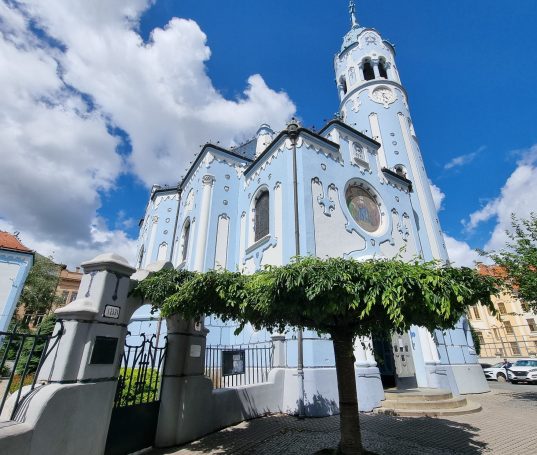 Sant Elisabeth (die blaue) Kirche